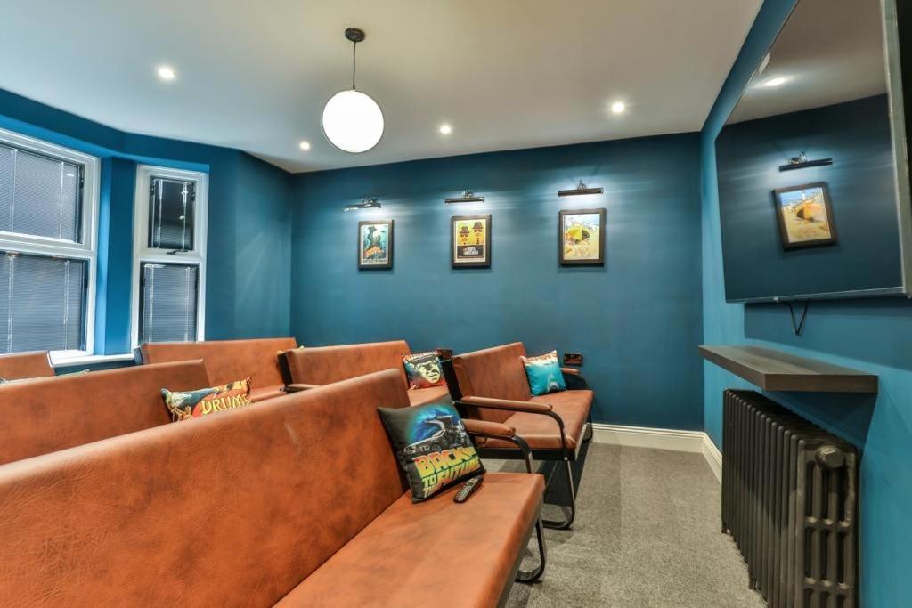 23 Trafalgar Square With Hot Tub And Cinema Scarborough Exterior photo